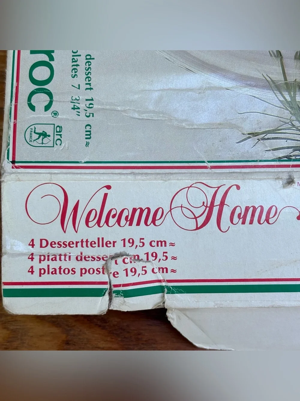 Arcoroc Welcome Home Christmas Dessert Plates Set of 4 Made in France 7.5 in